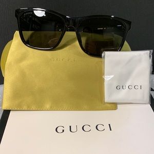 Gucci Sunglasses GG 746S Black col 001